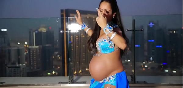  Pregnant Belly Dancer